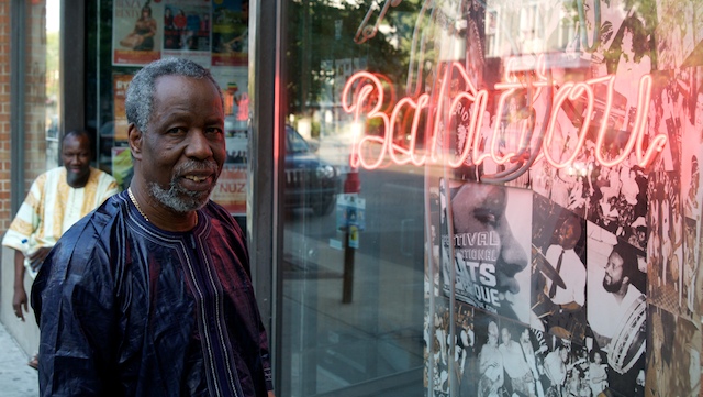 Lamine Touré devant le Balattou (Photo) : afropop.org