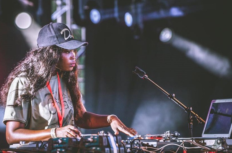 DJ Zeyna sur les platines (Photo) : Zakaria Latouri