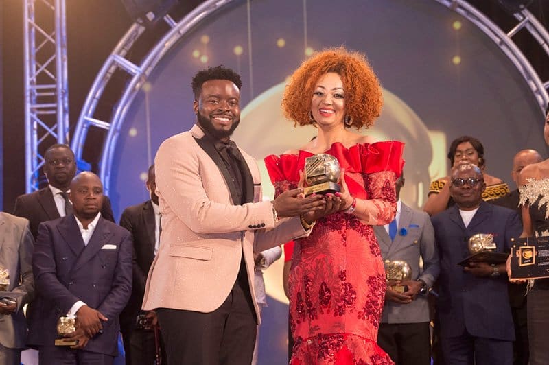 Locko lors de la remise de son prix aux Canal 2 d'Or 2019. (photo) : page Facebook officielle Locko.
