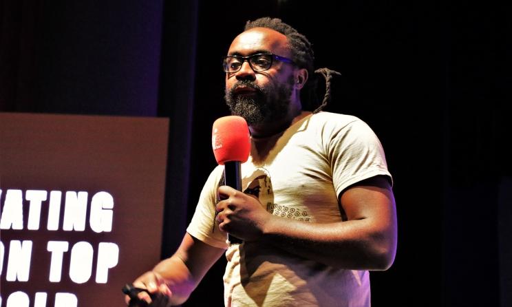 L'entrepreneur Kenyan Mwalimu Gregg Tendwa, lors de sa présentation à ACCES 2018 à Nairobi. Photo : Music In Africa