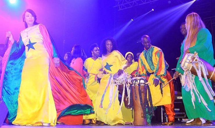 Viviane Chidid et son orchestre sur scène (Photo) : senemusic.sn