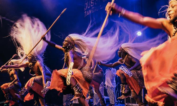 Une troupe traditionnelle se produisant lors d'un précédent festival Sauti za Busara.