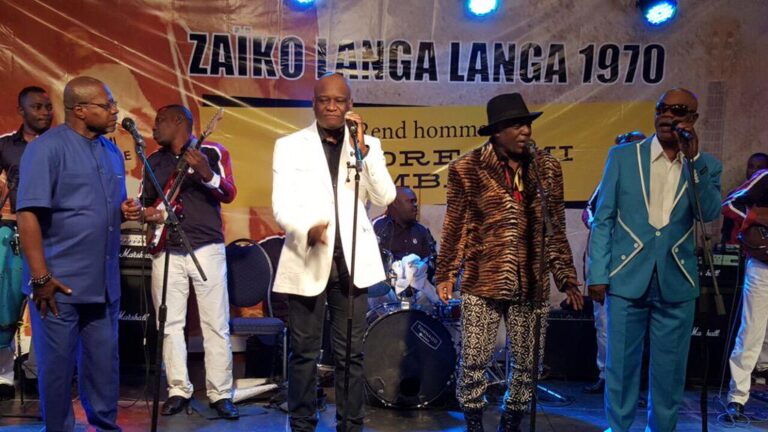 Jossart Nyoka Longo, en compagnie des ex-chanteurs de Zaïko Langa Langa, Papa Wemba, Evoloko, Bozi Boziana.