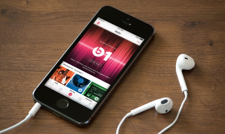 The new radio streaming functionality is already available on devices running the iOS 13 beta version.