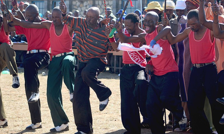 Mohobelo dancers. Photo: Elliot/Wikimedia Commons