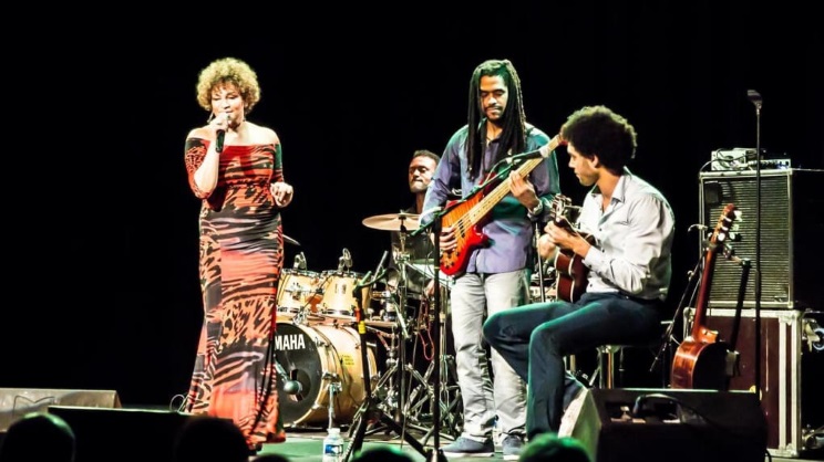 Mariana Ramos et son groupe : © Photo NR - lanouvellerepublique.fr