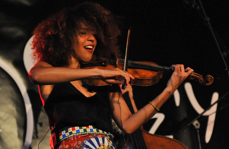 Les talents féminins du monde entier peuvent se présenter pour le titre de La Maestra (Photo) : jazzy-krampouezh.fr