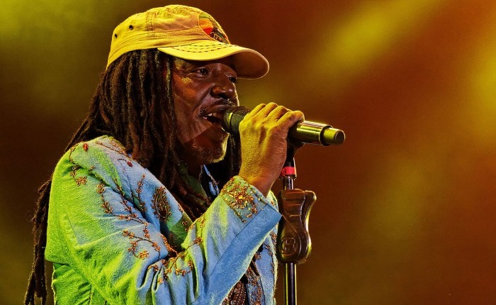 Alpha Blondy sur scène (Photo) : afripofile.com