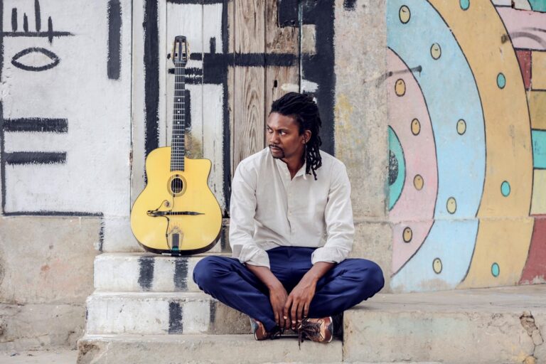 L'artiste sénégalais Hervé Samb participera au MASA 2020 (Photo) : bbc.com