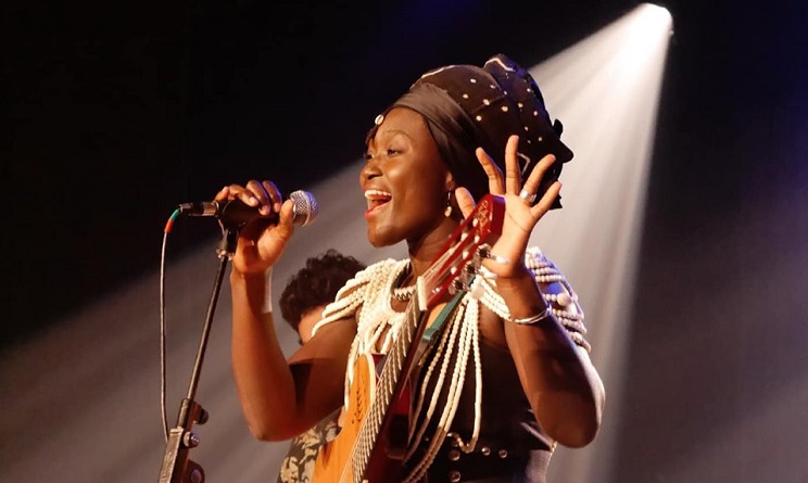Mariaa Siga sur scène (Photo) : Facebook Officiel.