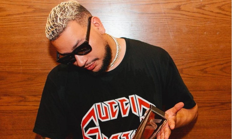 The winner of The Spotlight will perform with AKA on 23 November.