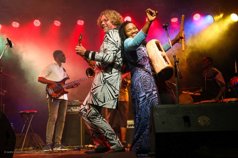 Reiner Witzel et Kareyce Fotso lors d'un concert à Goethe-Institut Kamerun à Yaoundé (Photo) : Goethe-Institut Kamerun.