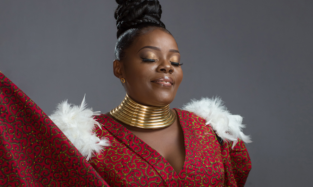 La chanteuse gabonaise Queen Koumb revient avec un nouveau clip baptisé "Cococo".