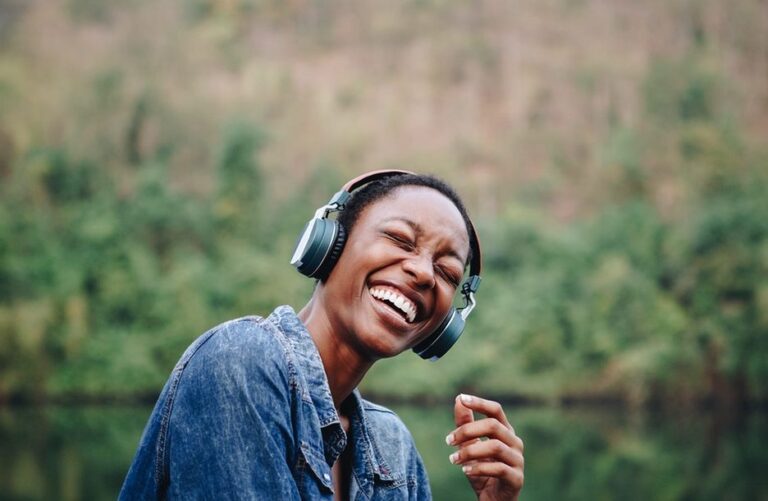 Le format 360 Reality Audio sera disponible pour le grand public en 2020 (Photo) : rawpixel.
