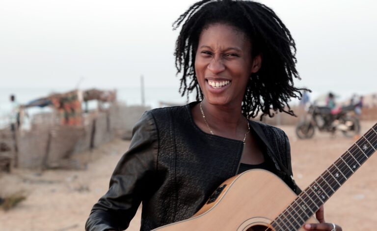 La chanteuse sénégalaise Maïna, lauréate 2019 de Visas pour la Création (Photo) : Jacob Kouya.