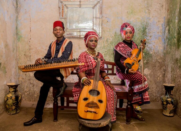 Siti and the band (Photo) : zanzibarmusic.org