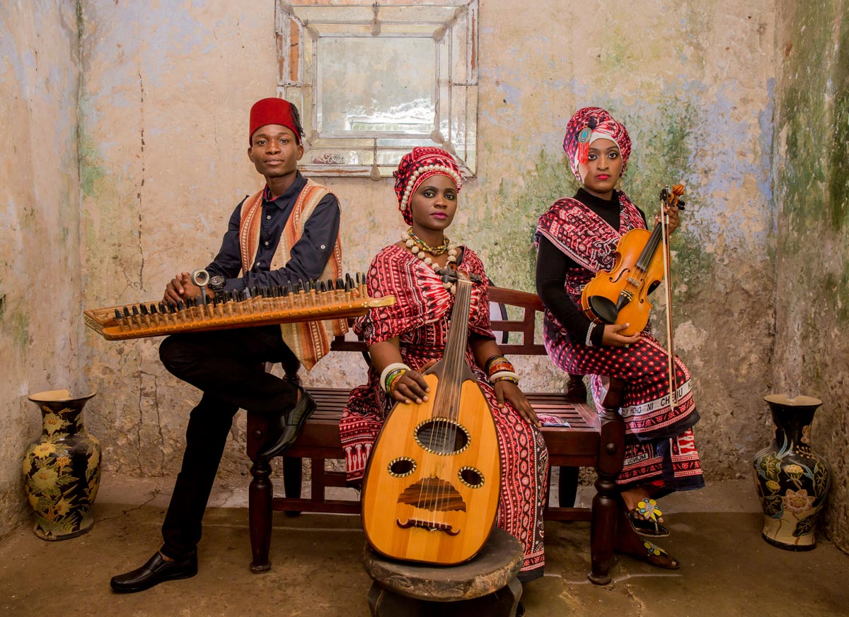 Siti and the band (Photo) : zanzibarmusic.org