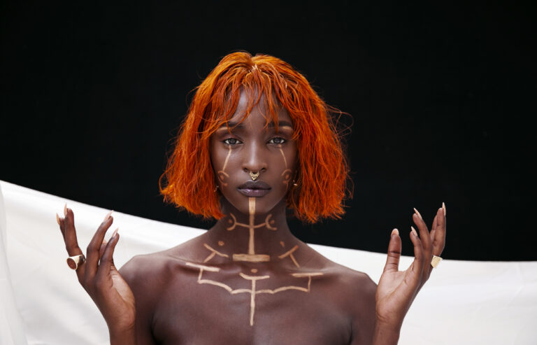 La chanteuse rwandaise Lous (Photo) : avagueparallele.com