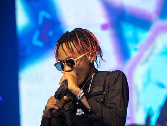 Le chanteur congolais Innoss'B lors d'un concert (Photo) : Facebook/Innoss'B.