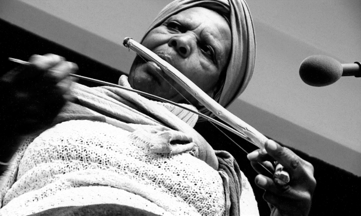 Mantombi Matotiyana playing the umrhubhe.