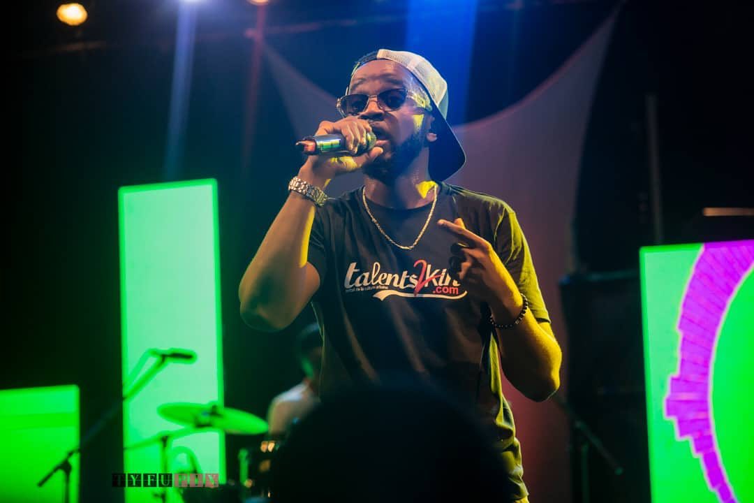 Le rappeur congolais Alesh lors d'un concert (Photo) : Facebook/Alesh.