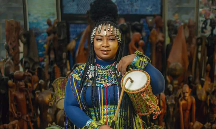 Àrà is known as the Queen of Talking Drums by her fans