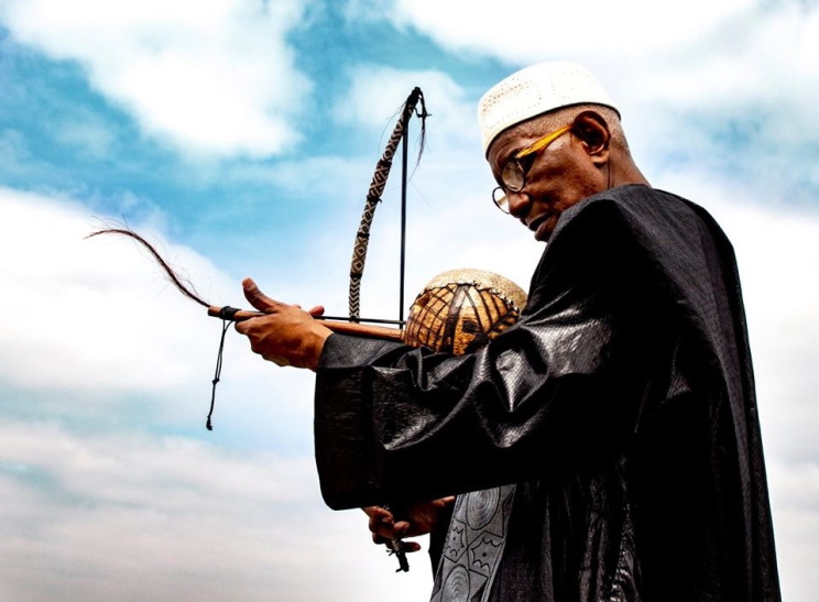 Issa Sow avec son naniorou (Photo) : Facebook Afrik'Consult Culture