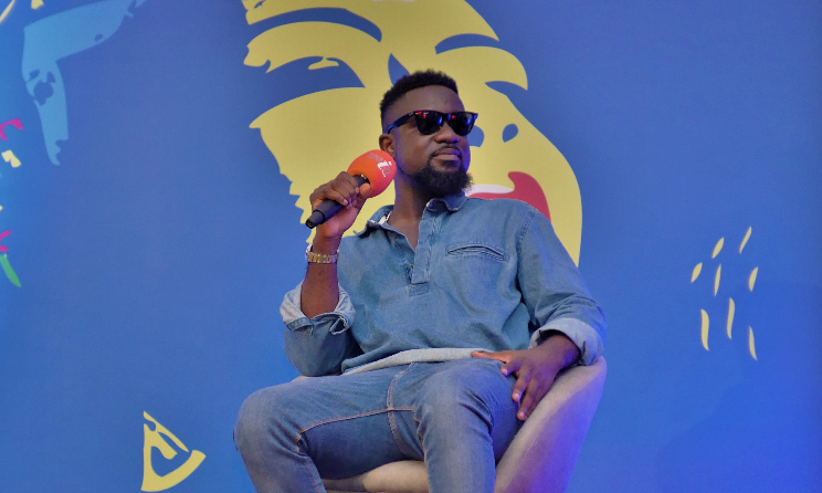 Ghanaian superstar Sarkodie speaking at ACCES 2019 in Accra, Ghana. Photo: So Fraiche