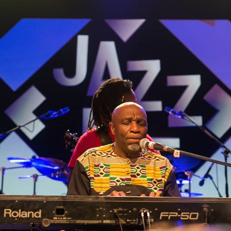 Ray Lema au JazzKif 2019. (Photo) : Facebook/JazzKif.