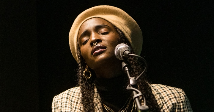 Lous and The Yakuza, la chanteuse belge d'origine congolaise fait également partie du programme Radar de Spotify.