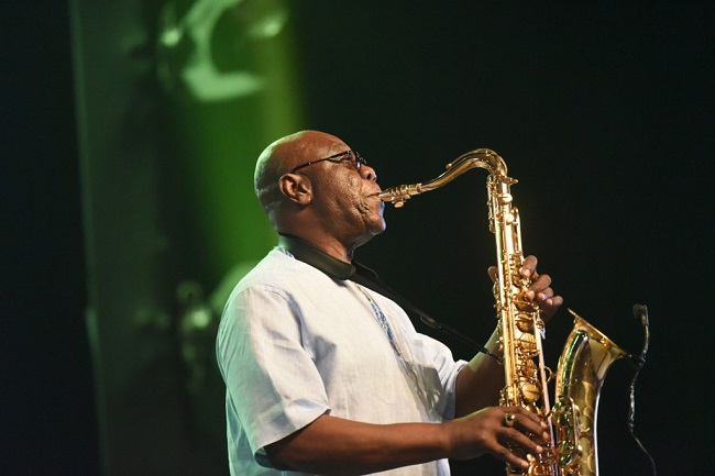 Le saxophoniste camerounais Manu Dibango décédé le 24 mars à l'âge de 86 ans.