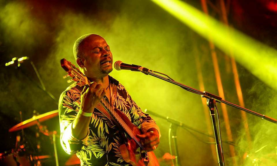 Le guitariste mauricien Éric Triton. (Photo) : Kavish Rambaree - Photography.