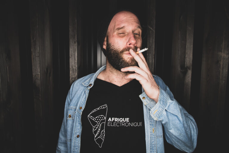 Le Disk-Jockey français Praktika.