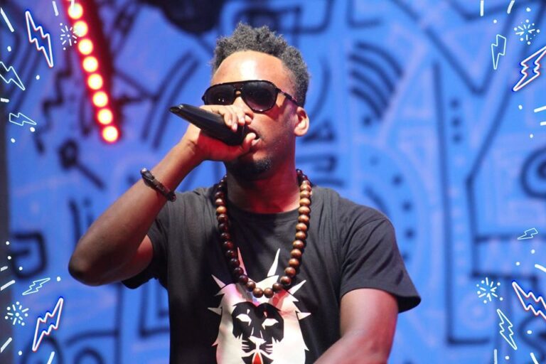 Le rappeur gabonais Rodzeng sur scène (Photo) : Facebook Officiel.