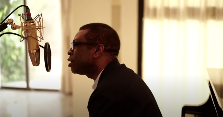 Youssou N'Dour en plein enregistrement (Photo) : kingfm.sn