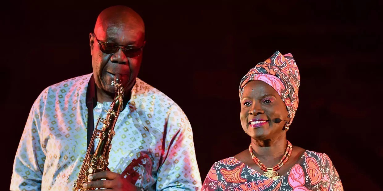 Manu Dibango et Angélique Kidjo sur la scène du Festival d'Avignon en 2017.