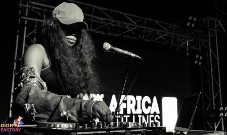 DJ Zeyna sur la scène du Festival Assalamalekoum (Photo) : Digital Factory.