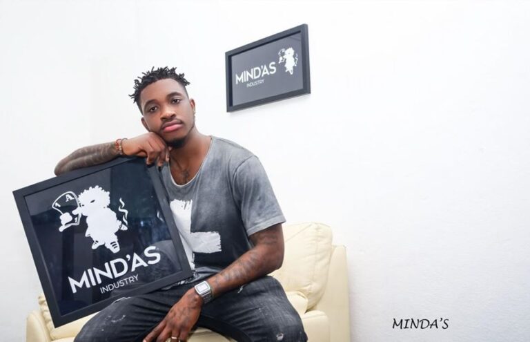 Dagbe dans les locaux de Mind'As Industry (Photo) : Facebook Officiel.