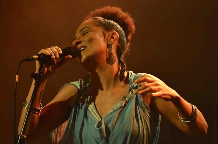 La chanteuse marocaine OUM (Photo) : Facebook Officiel © Detlef Kinsler