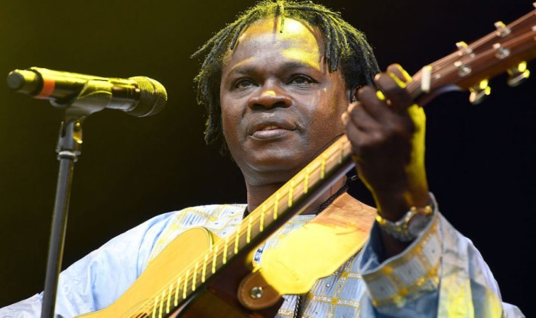 Baaba Maal sur scène.