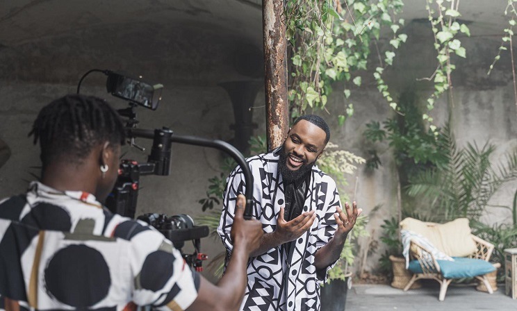 Hiro, pendant le tournage du clip "Motema". (Photo) : Facebook/Hiro.