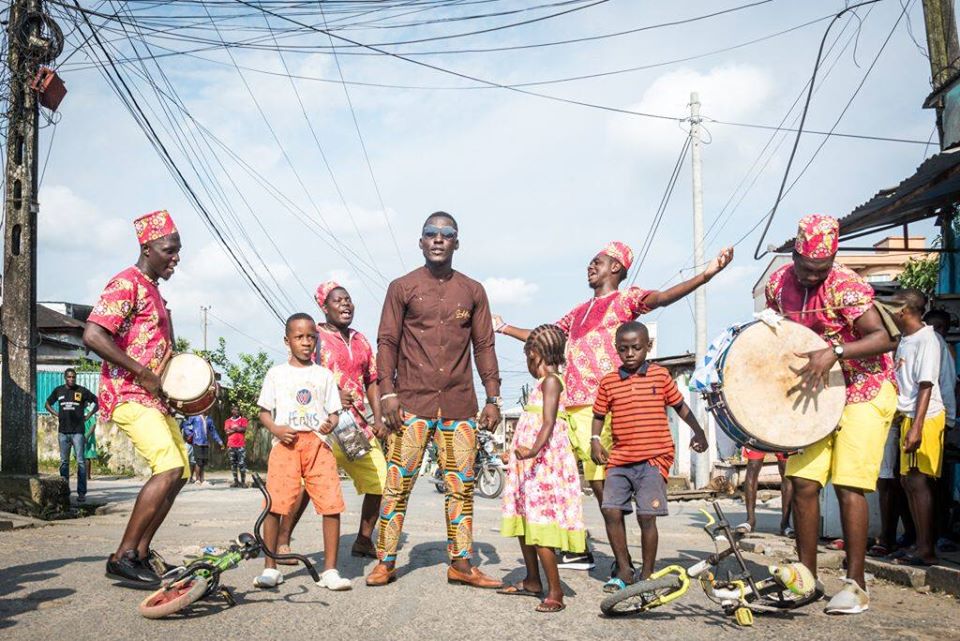 Photo d'illustration de « Niuma », montrant Janéa et son orchestre (Photo) : Facebook Officiel.