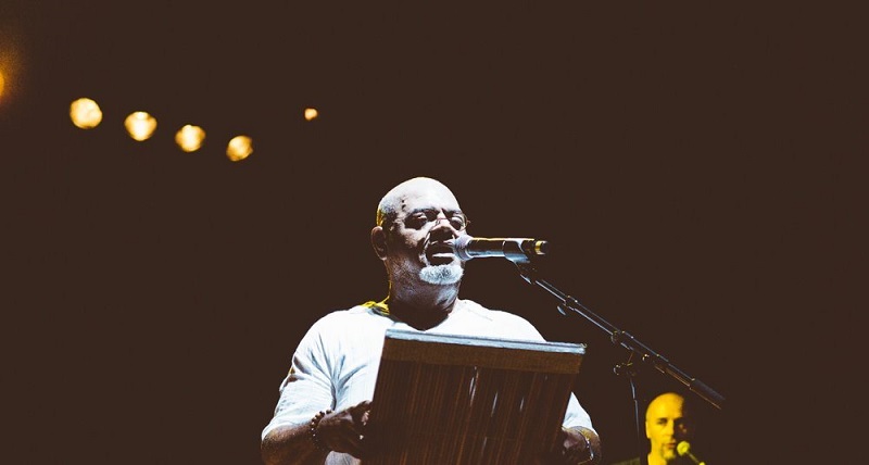 Le légendaire artiste réunionnais Tiloun. (Photo) : Enilorac Photography via Facebook/Cité des Arts Réunion.