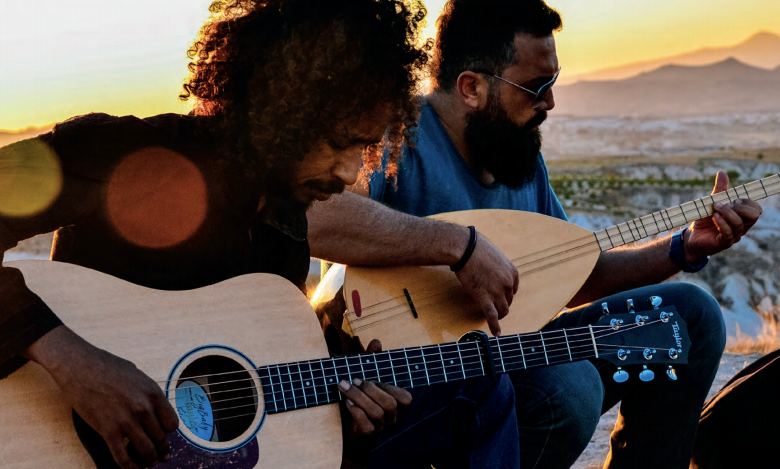 Deux artistes du groupe malien Tamikrest (Photo) : Facebook Officiel.