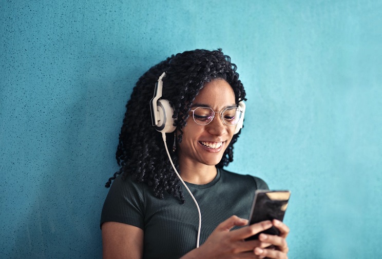 MusicTime et Ayoba scellent un partenariat pour apporter de la musique gratuite en Afrique. (Photo) : Andrea Piacquadio/Pexels.