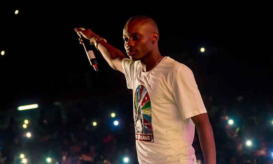 Sidiki Diabaté sur scène (Photo) : Facebook Officiel.