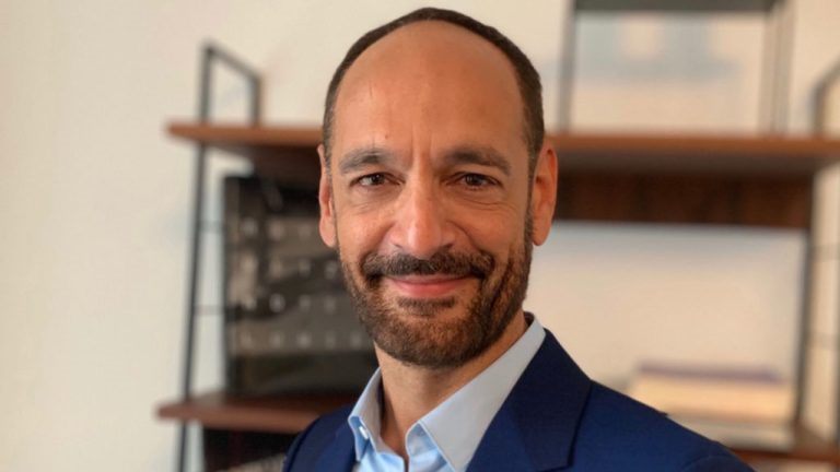 Alain Veille nommé président de Warner Music France.