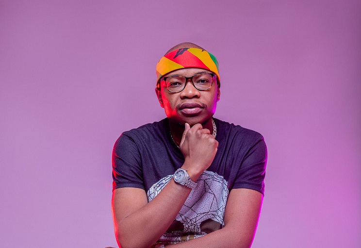 La star sud-africaine Master KG a remporté le prix de l'artiste de l'année (Artist of the Year) aux AFRIMMAs 2020. (Photo) : Facebook/Master KG.