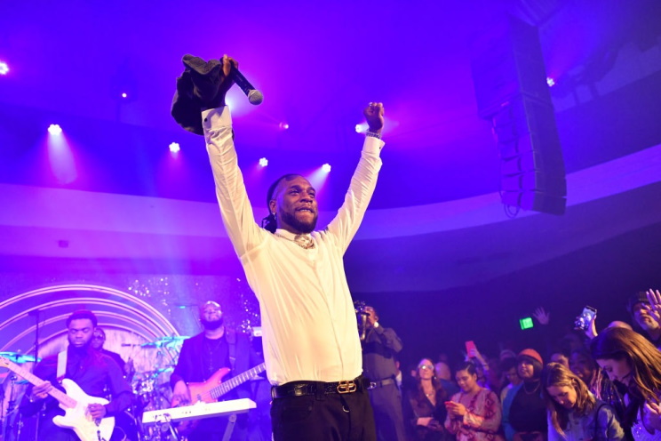 (Photo) : Burna Boy remporte le prix du Best Global Music Album pour Twice As Tall