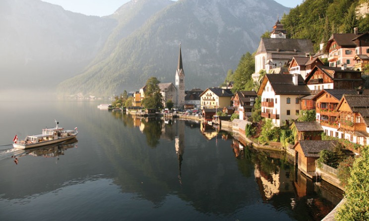 In the photo: A section of Salzkammergut region. Photo: Villaseilern